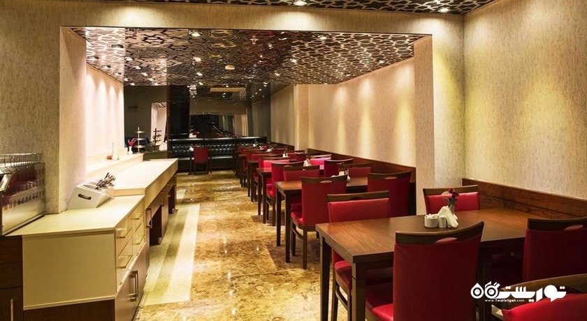 نمای کلی سالن استارز کافه